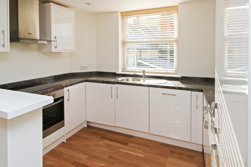 Apartment in Herne Bay, Kent - View 4