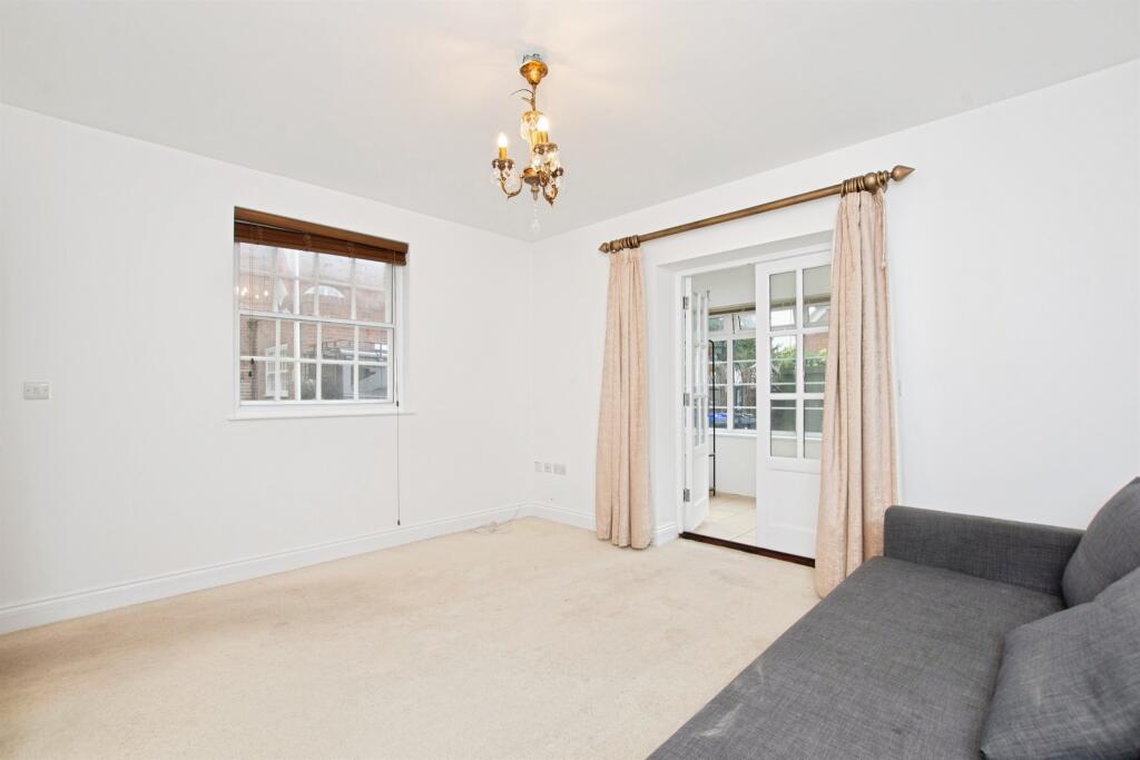 Apartment in Amesbury - More