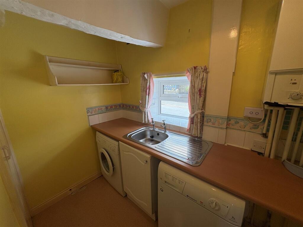House in Bradford, Clayton - More