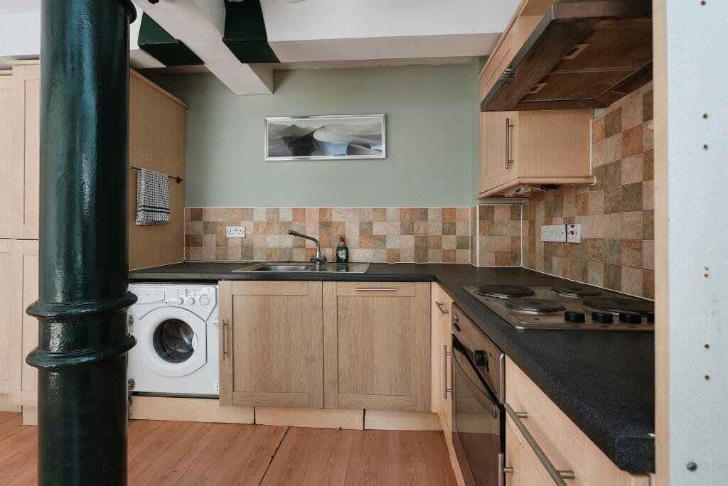 Apartment in Bradford, West Yorkshire - More