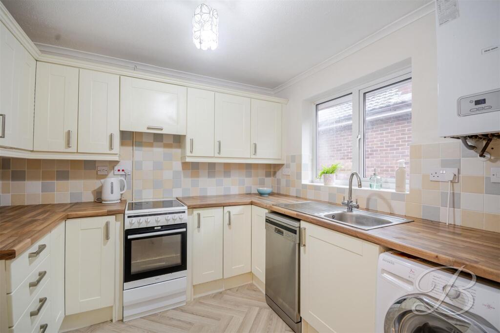 House in Mansfield, Forest Town - View 2