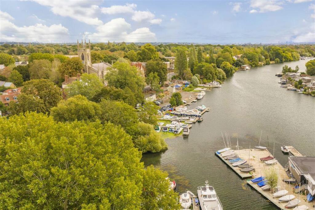 House in London, The Beveree, Hampton - View 2