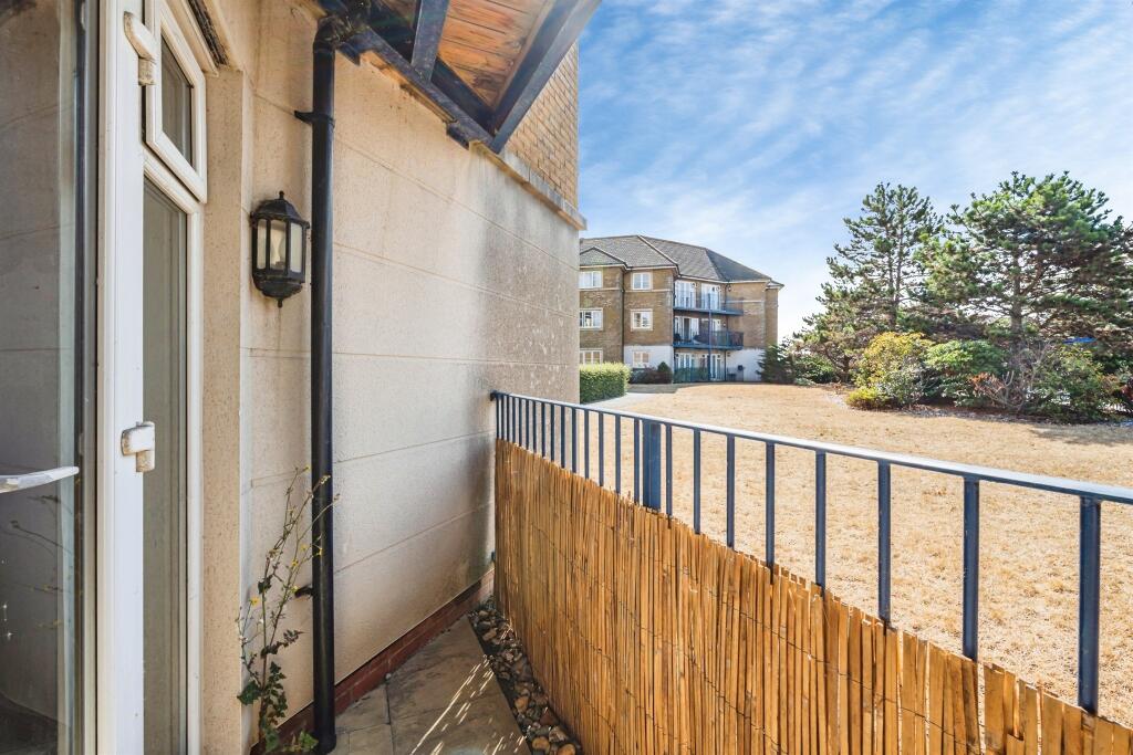 Apartment in Eastbourne, East Sussex - View 4