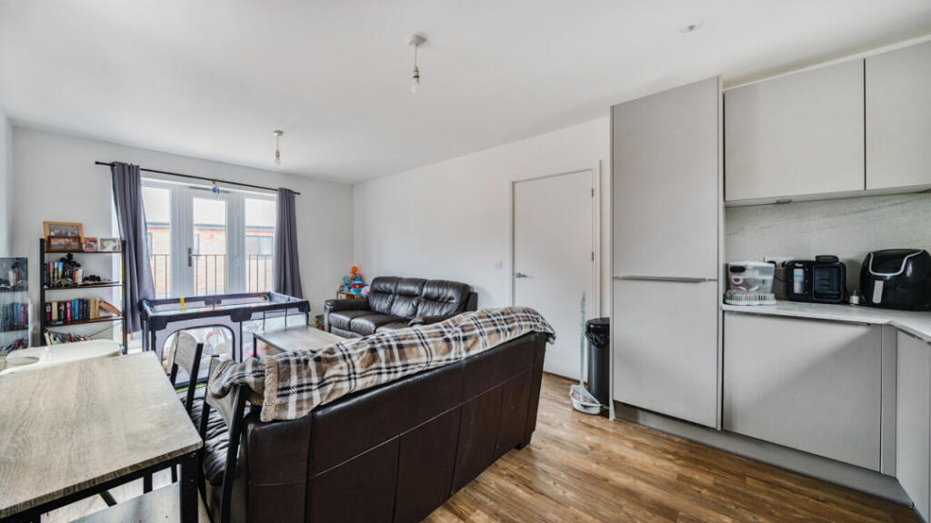 House in Huntingdonshire, Loves Farm, St Neots - View 3
