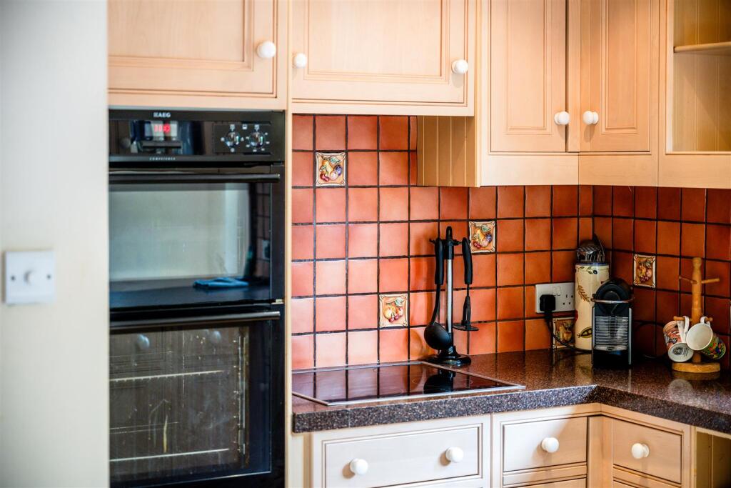 House in Kingston upon Thames - More