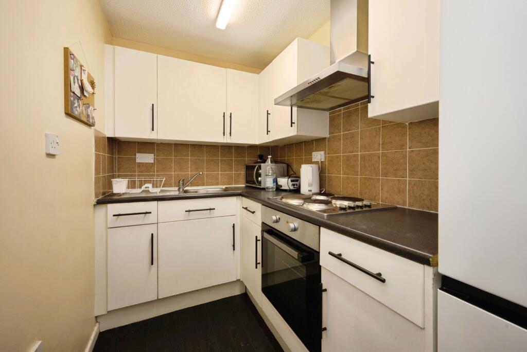 Apartment in Milton Keynes - View 3