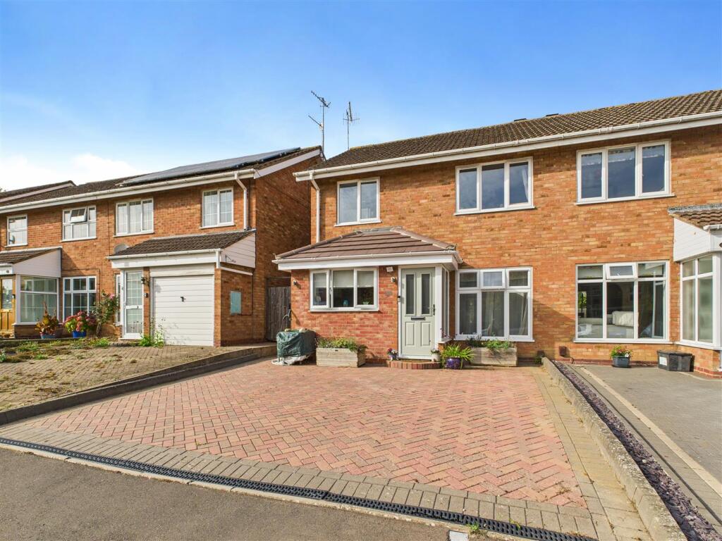 Main image of property: Avonbrook Close, Stratford-Upon-Avon