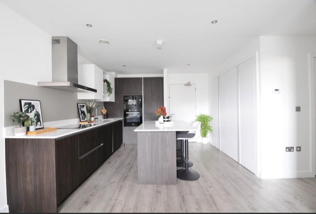 Apartment in Salford, Greater Manchester - View 4
