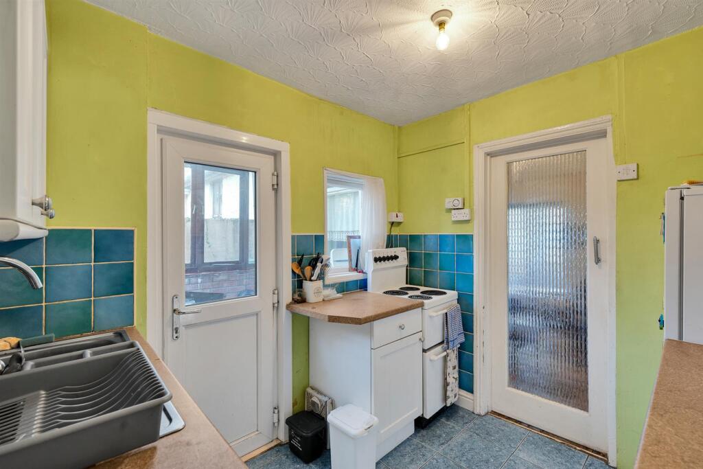 House in Newport, Pontymoile - More