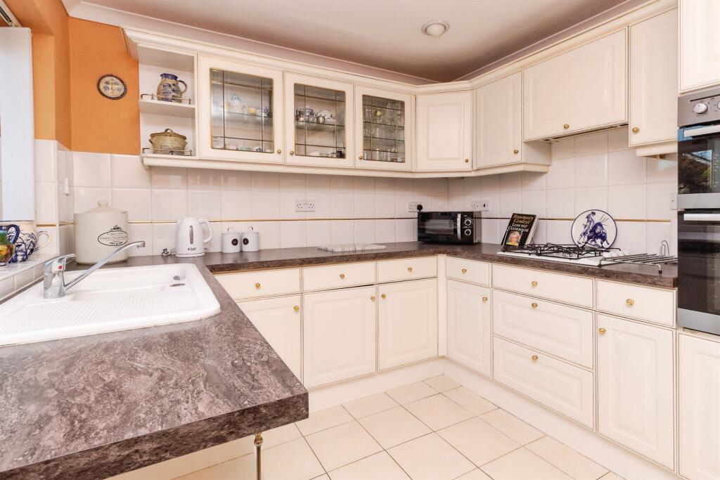 Creswell Farm Drive, Stafford photo 3