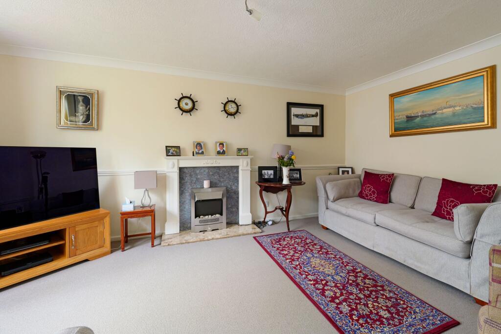 Mount Pleasant Close, Lyminge, CT18 photo 3