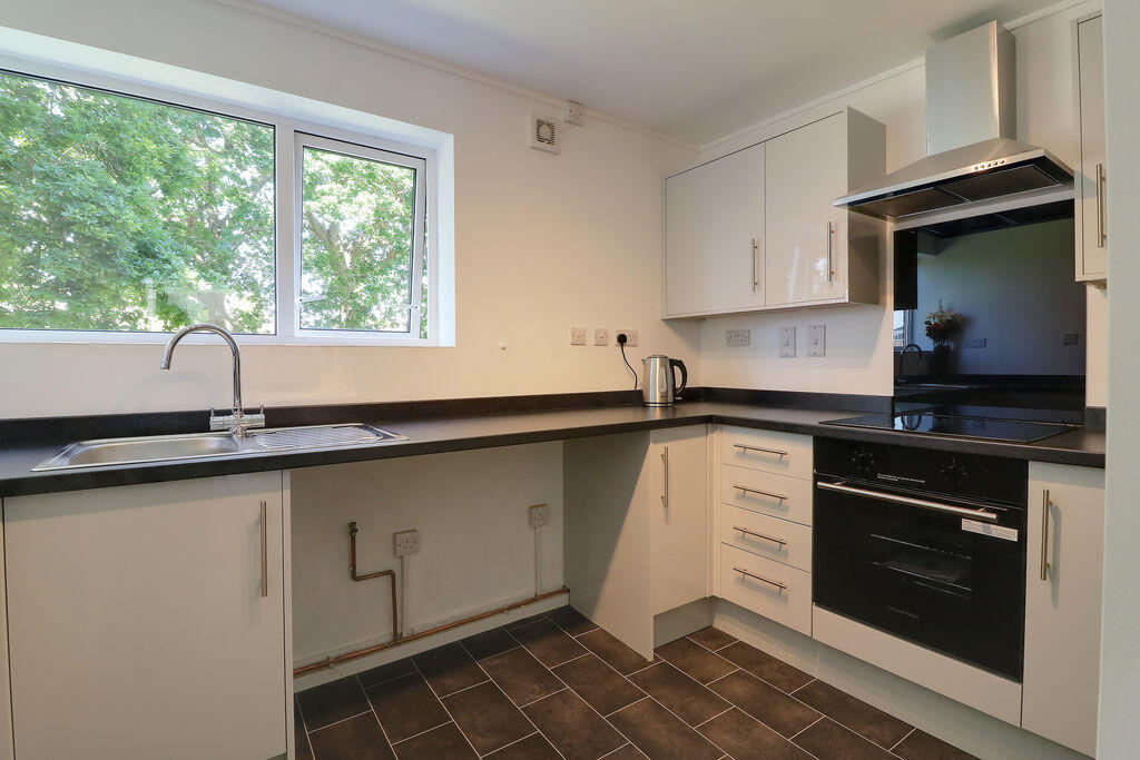 Apartment in Havant, South Hayling - View 4