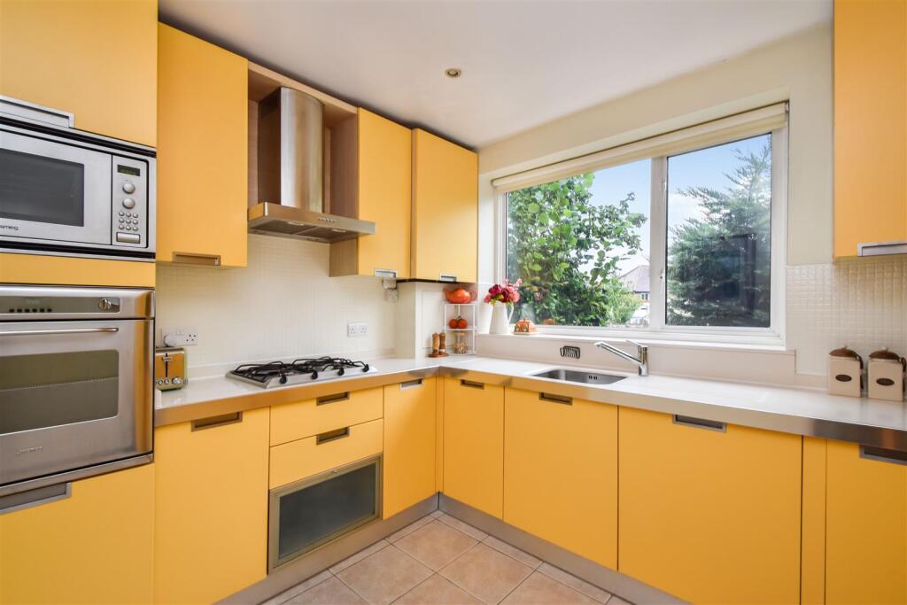 Apartment in London - View 3
