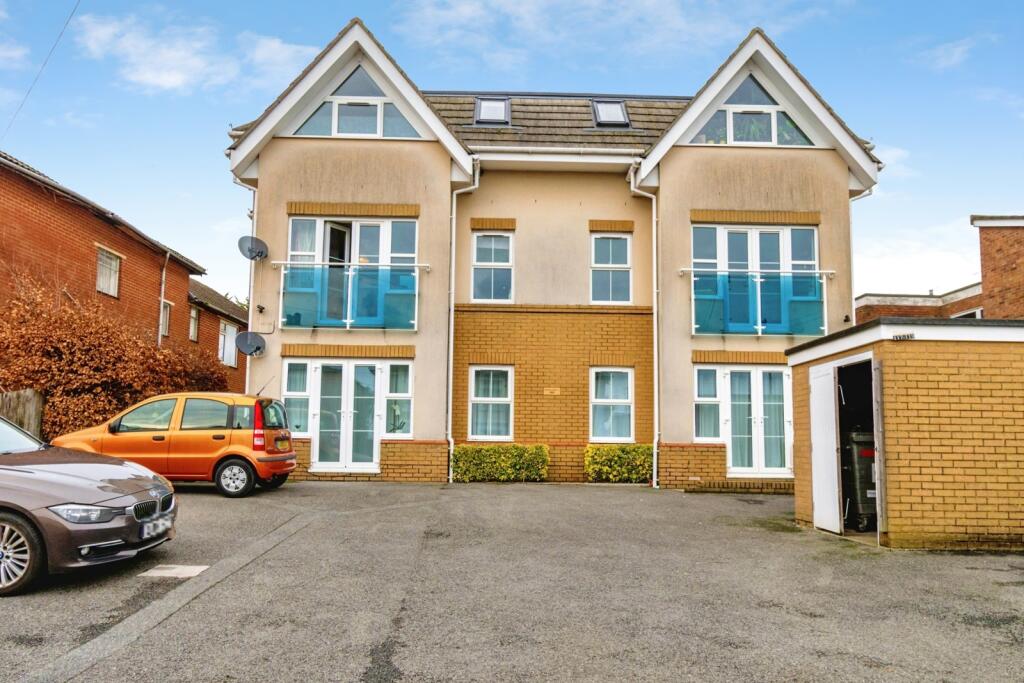 Main image of property: Millbrook Road East, Southampton, Hampshire, SO15