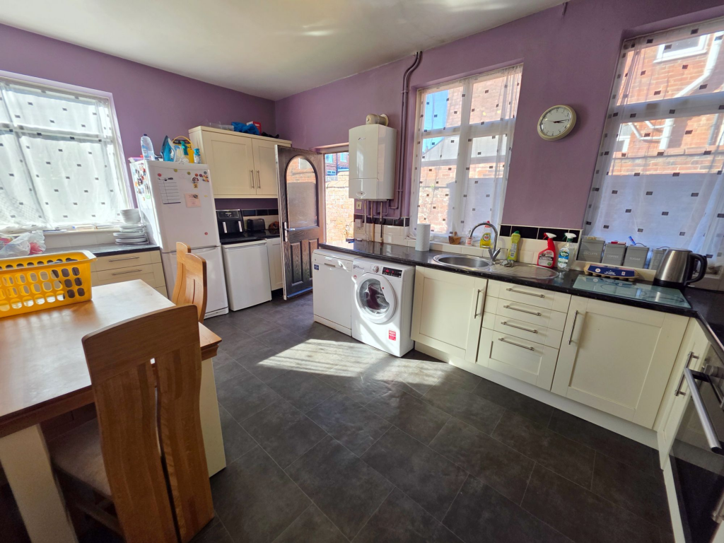 Edlington Lane, Warmsworth, DN4 photo 3