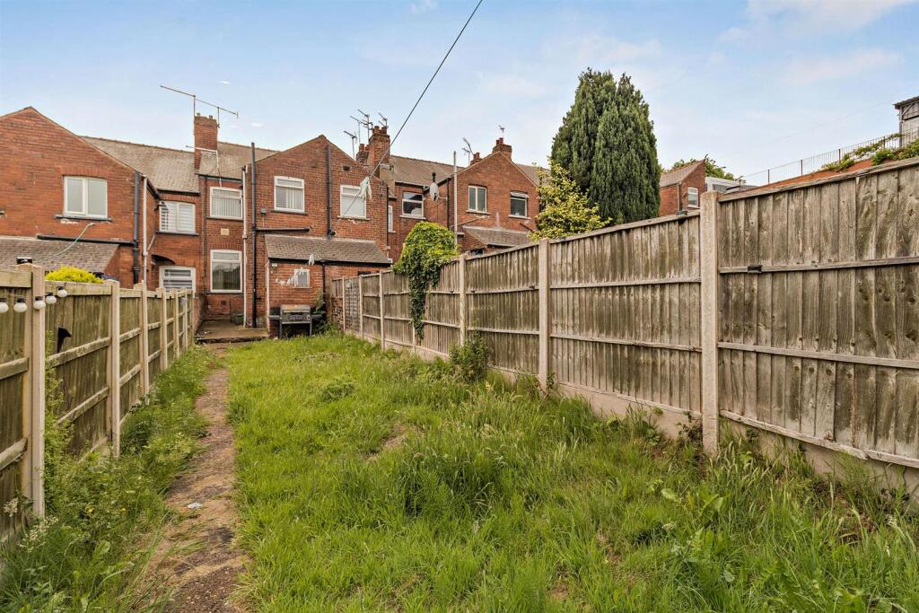 House in Doncaster, Hexthorpe - More