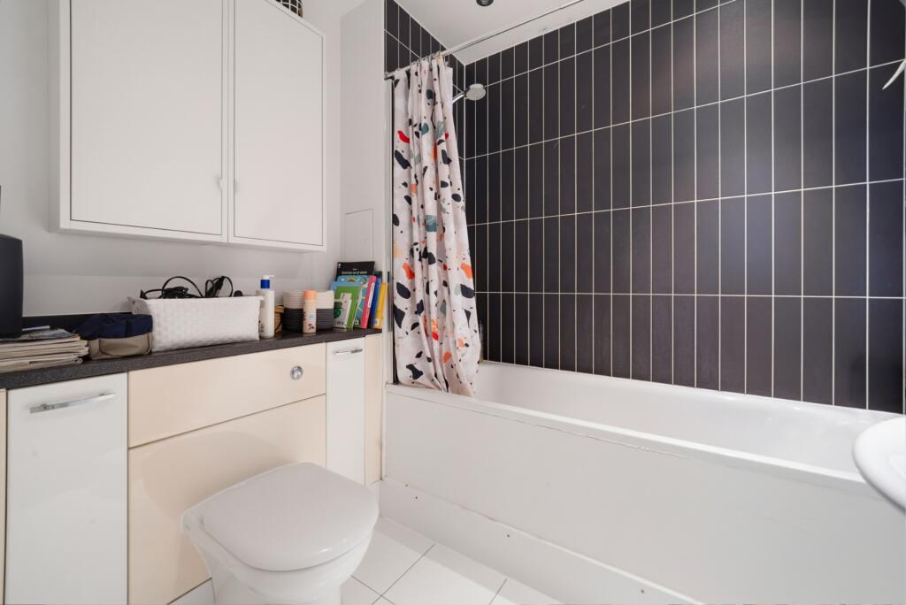Apartment in London - More