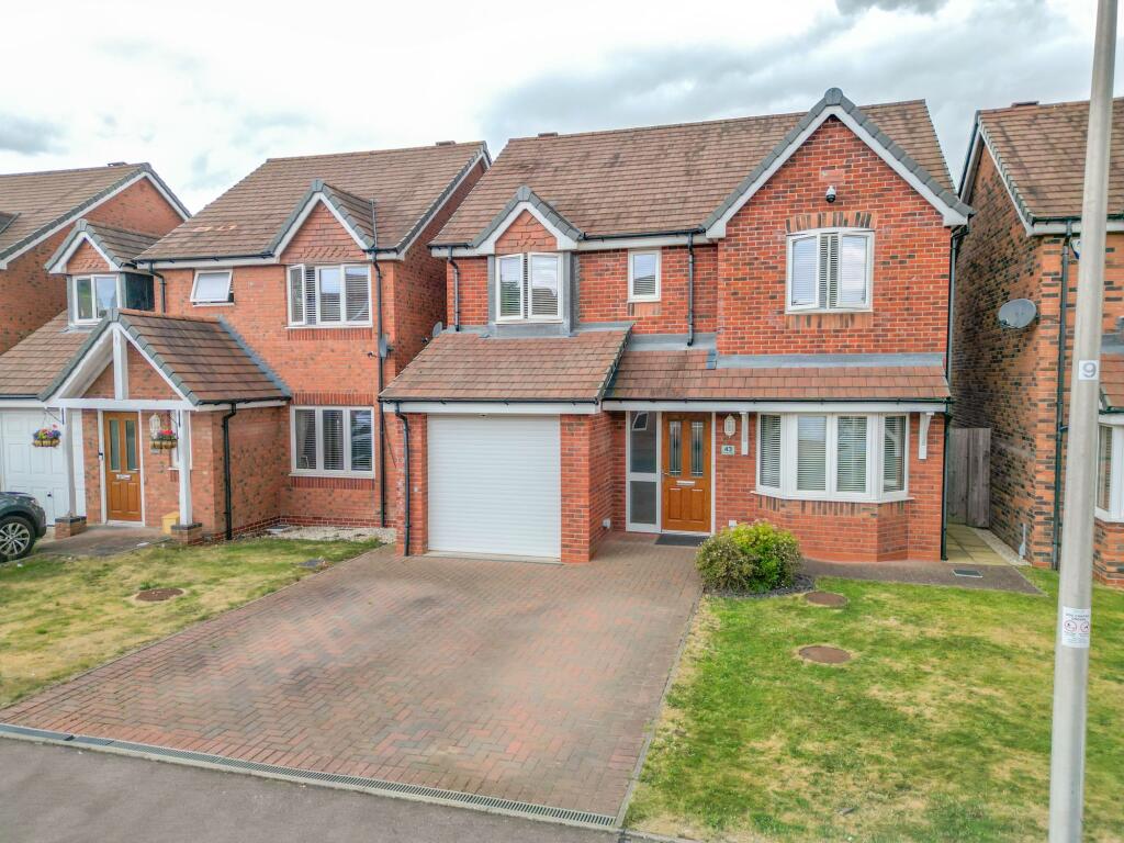 4-bed detached on St. Declan Close, Nuneaton, CV10, £350,000