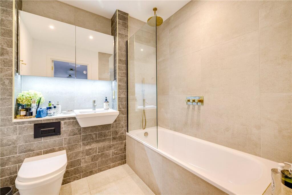 Apartment in London - More