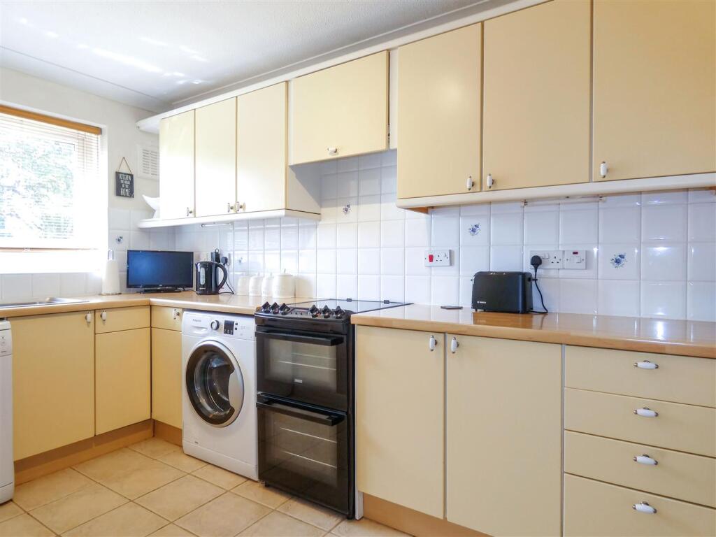 House in Arun, Rustington - More
