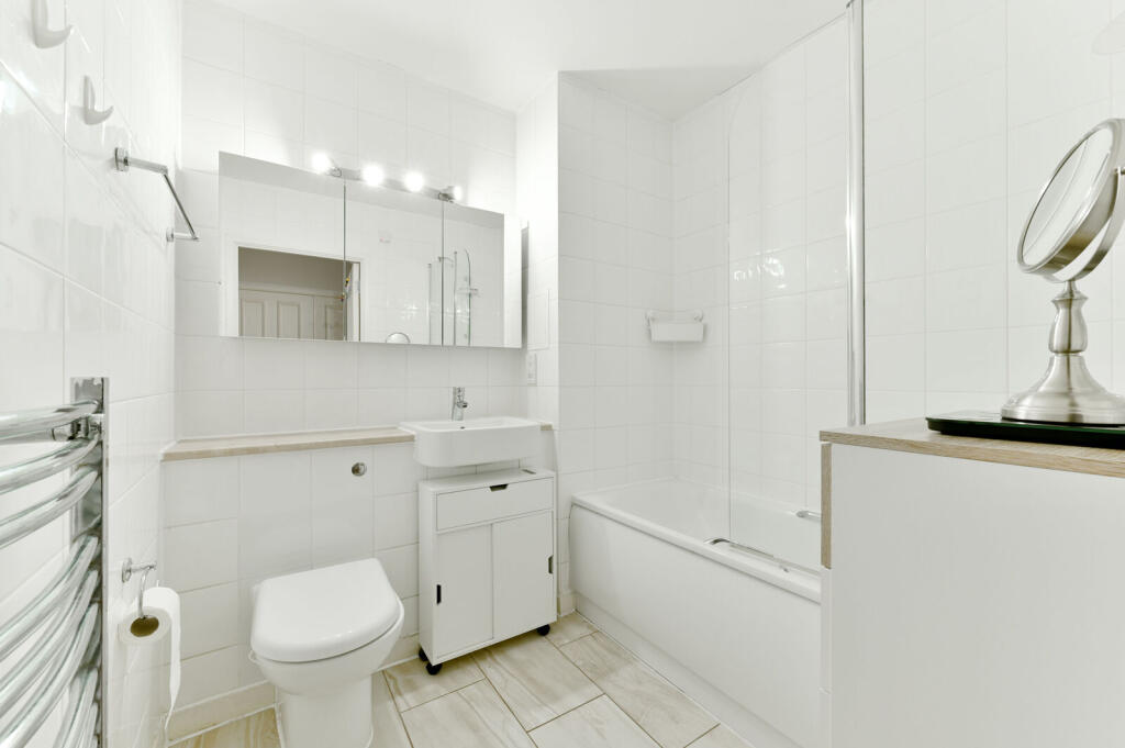 Apartment in London - More