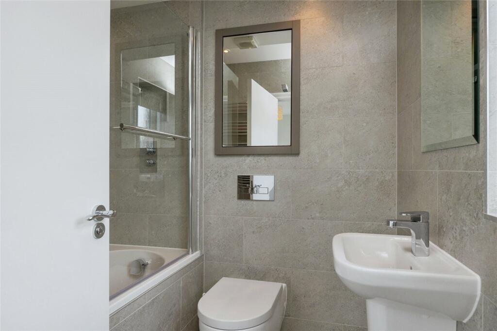 Apartment in Tunbridge Wells, Kent - More