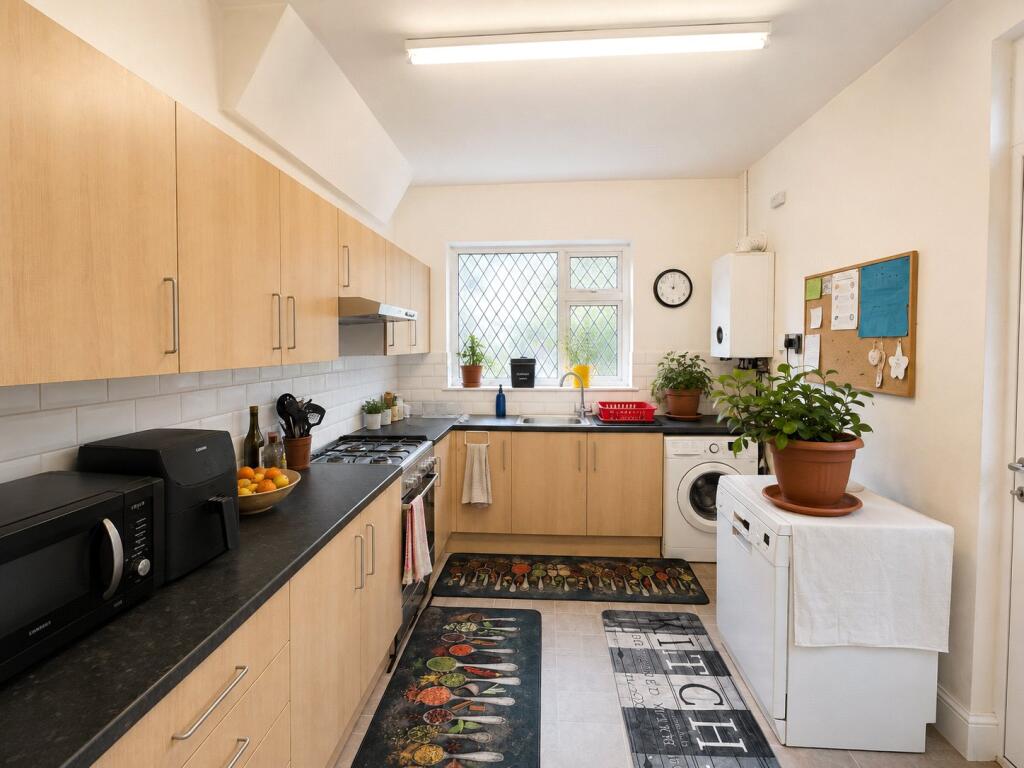 House in Southend-on-Sea - View 4