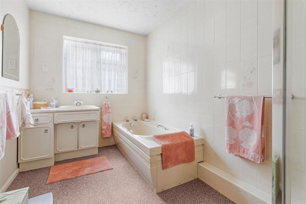 House in Burton Latimer - View 5
