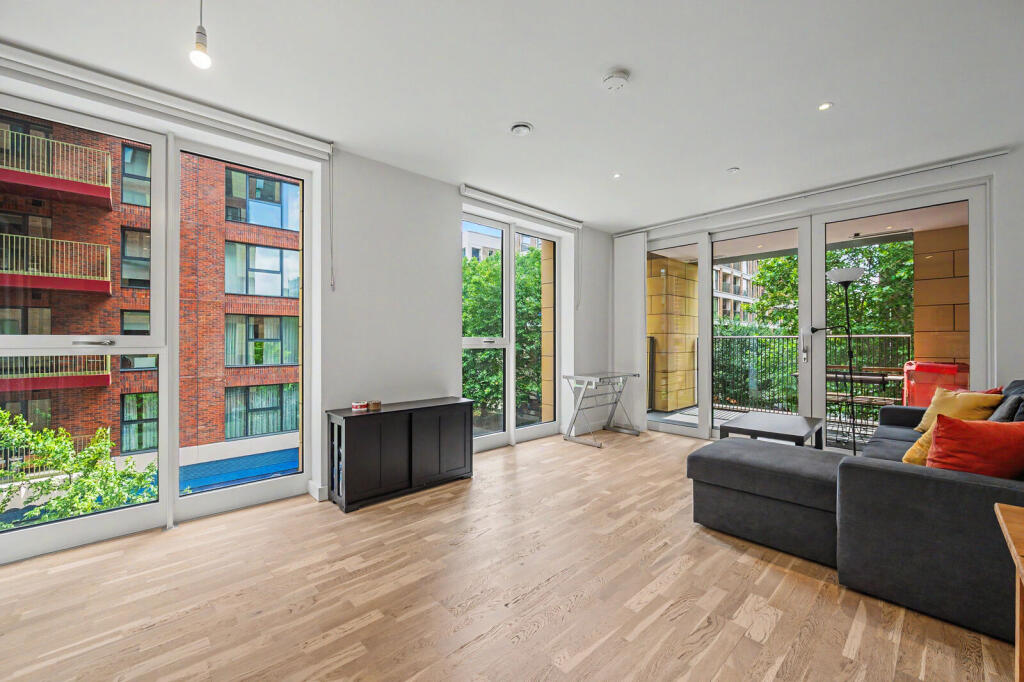 Main image of property: Heygate Street, LONDON, SE17, Elephant and Castle, LONDON, SE17