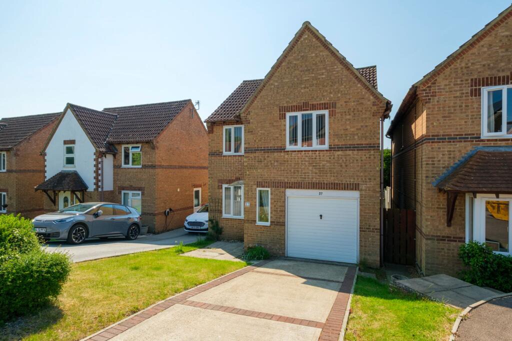 3-bed detached on Mount Pleasant Close, Lyminge, CT18, £384,000