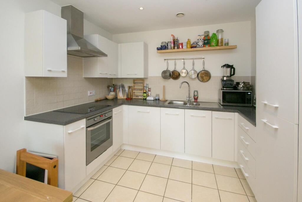 Apartment in East Hertfordshire, Bishop's Stortford - View 4