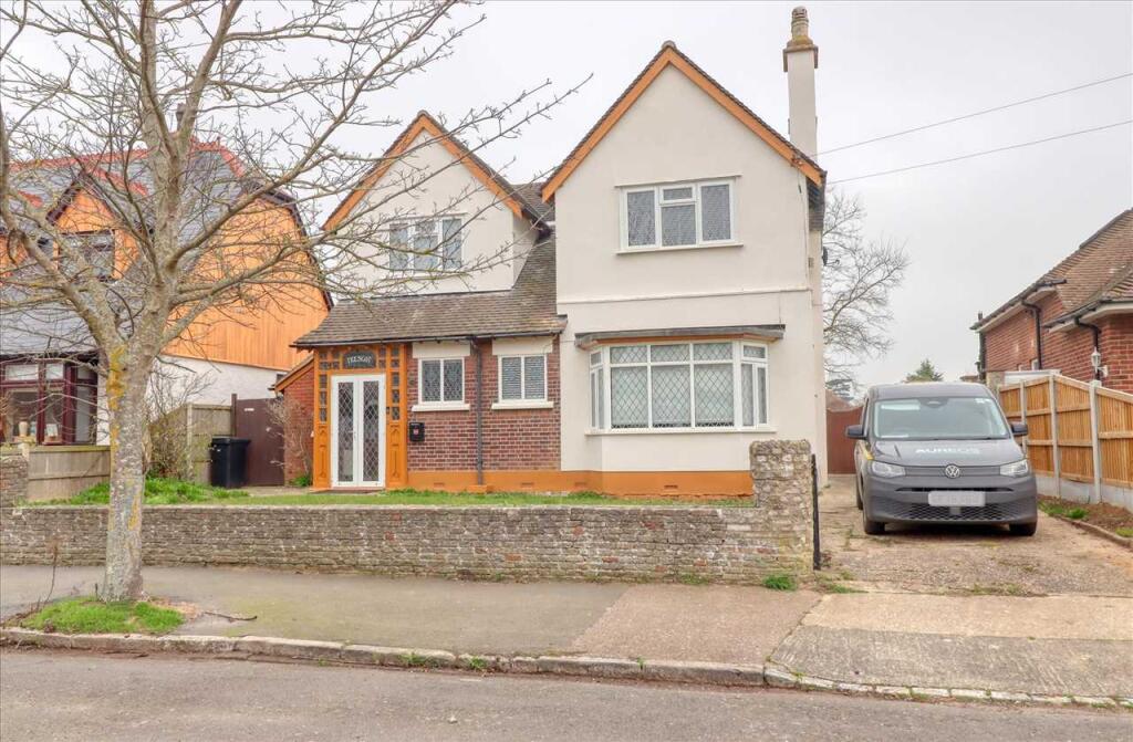 4-bed detached on Southcliff Park, Clacton on Sea, £500,000
