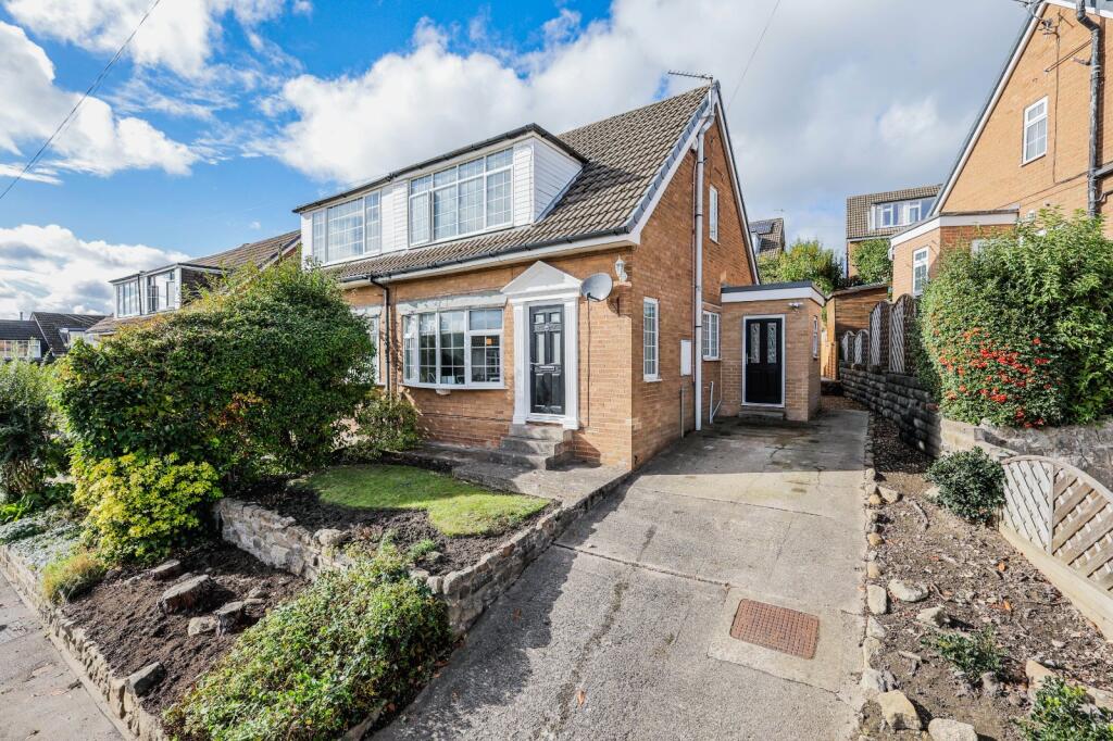 Main image of property: New Crescent, Horsforth, Leeds, West Yorkshire, LS18