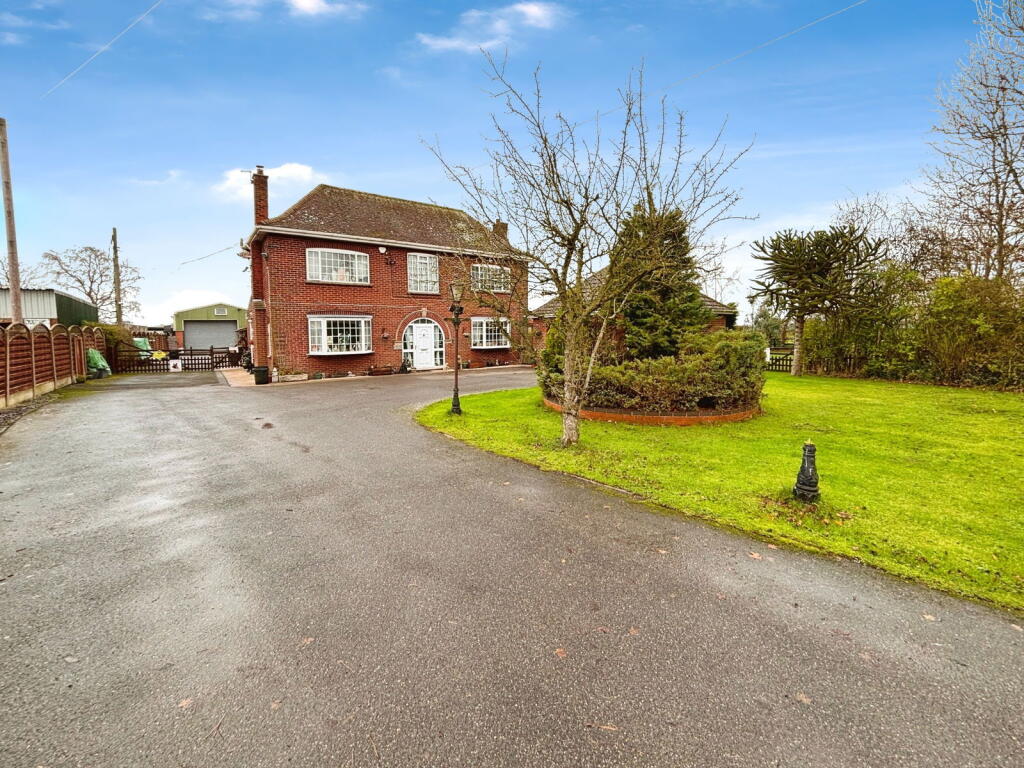 Lincoln Road, Faldingworth, Market Rasen, LN8 3SF photo 2