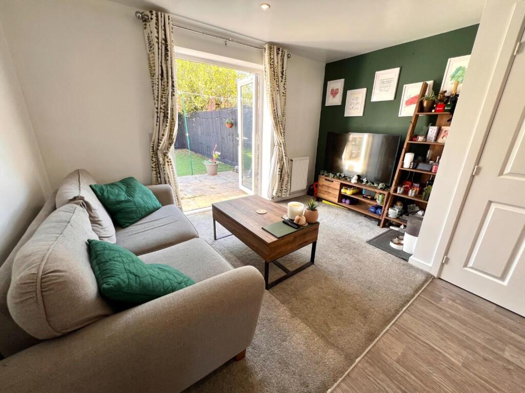House in Upton, Marina Park - More
