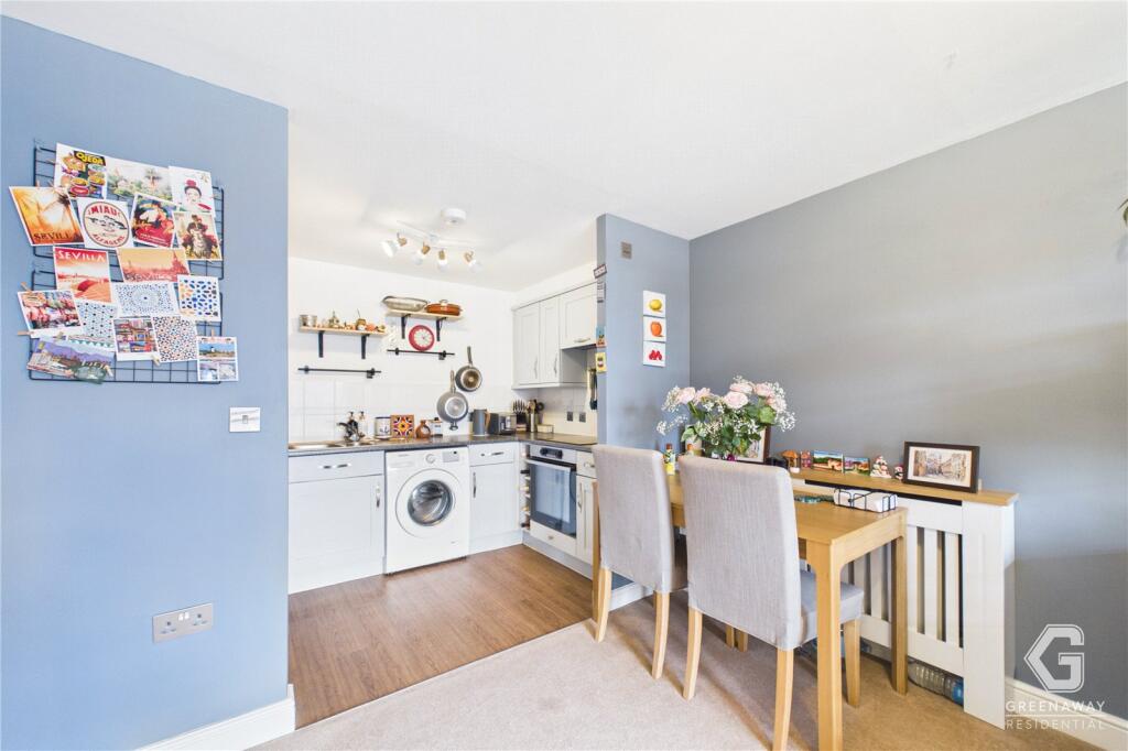 Apartment in Redhill - More