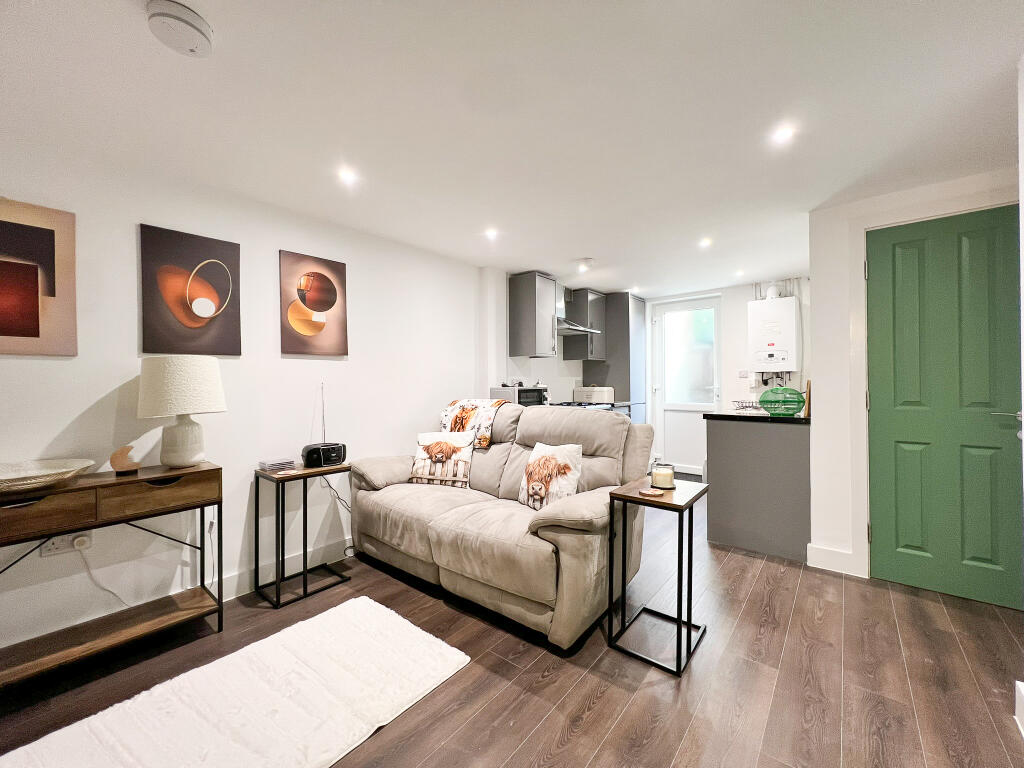 Gorton Road (Flat A & Flat B), Reddish photo 2