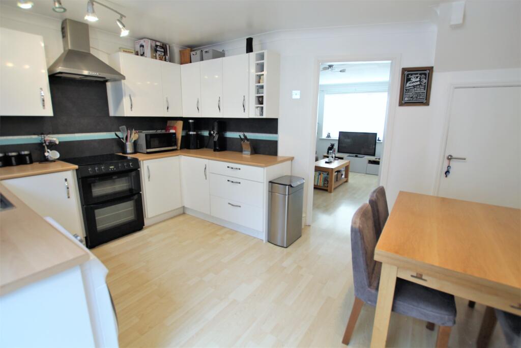 Godwin Crescent, Clanfield photo 4