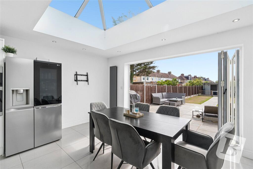 House in Romford - View 2