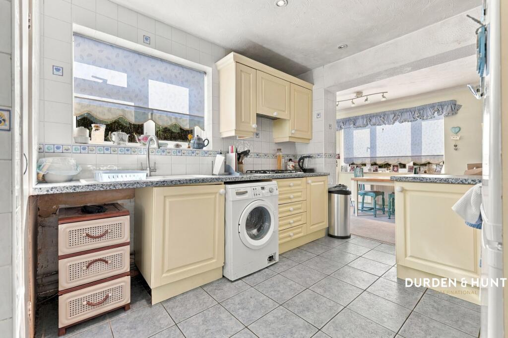 House in Rochford, Rayleigh - View 5