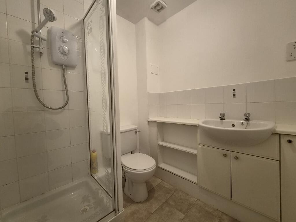 Apartment in Paisley, Renfrewshire - View 4