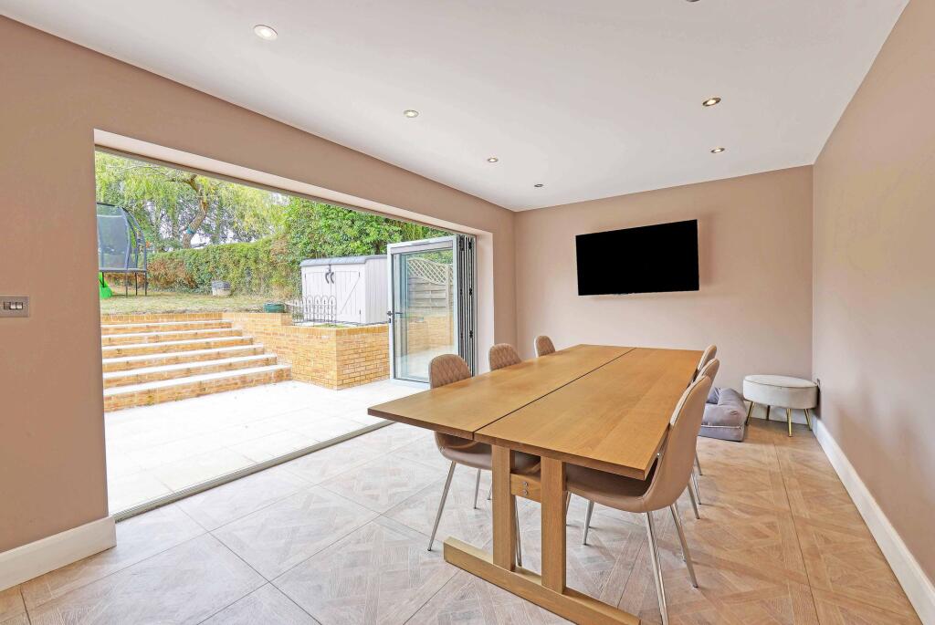 House in Slough - View 4