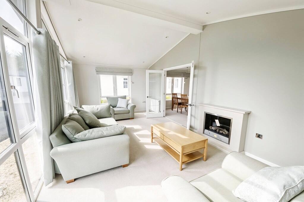 House in Pamphill, East End, Corfe Mullen - View 4