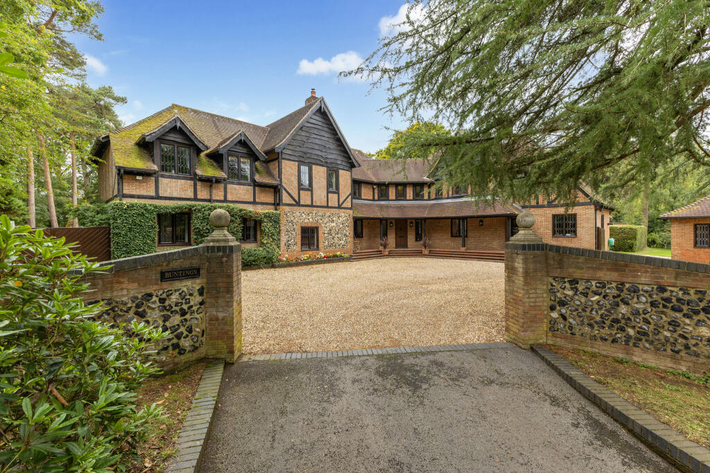 Main image of property: The Ridge, Lower Basildon, RG8