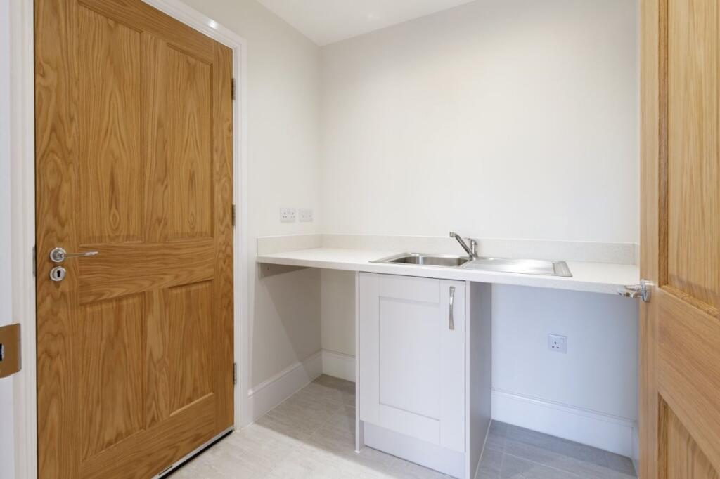 House in Worcester - View 4