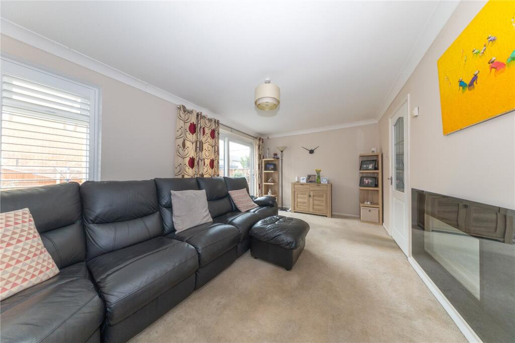 Alfriston Close, Luton, Bedfordshire, LU2 photo 4