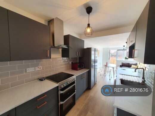 5 bedroom terraced house for rent