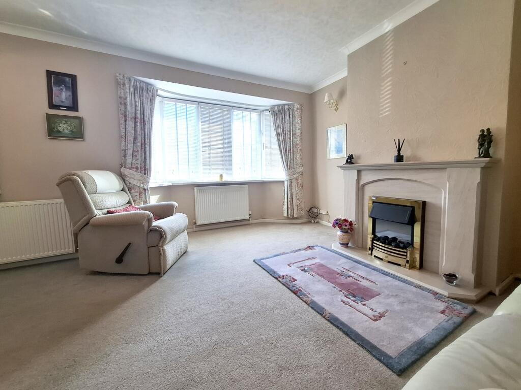 Queensfield, Swindon, Wiltshire photo 4