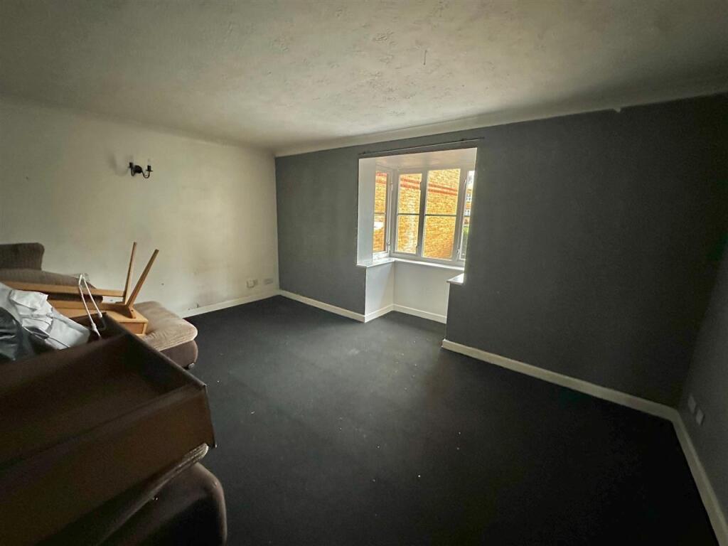 Minimax Close, Feltham photo 2