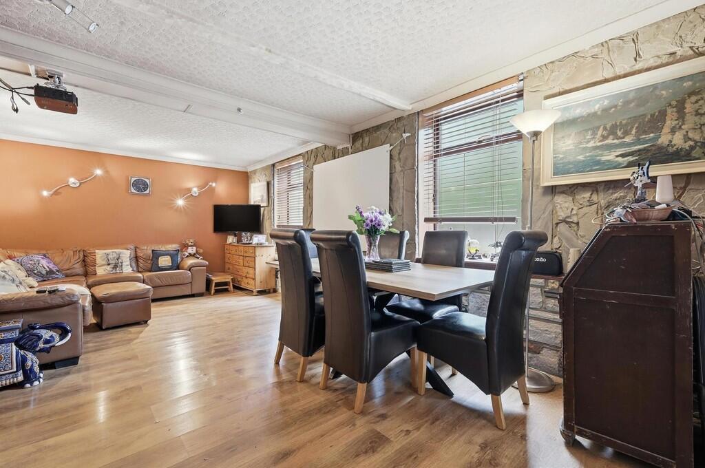 House in Broxbourne, Hertfordshire - View 2